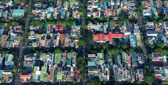 mot-thanh-pho-dia-the-dinh-nhin-tu-tren-cao-khong-khac-ban-co-2