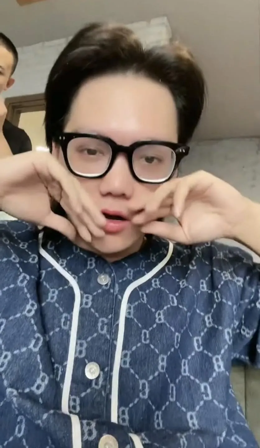 om-100-ve-blackpink-pham-thoai-tuyen-bo-tang-het-neu-khong-ban-duoc-2