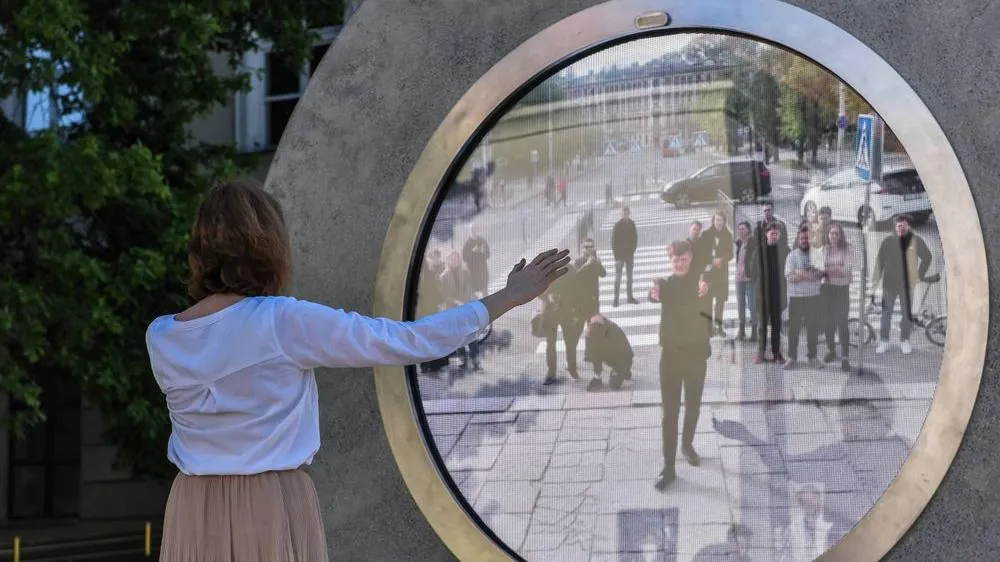 bi-an-canh-cong-than-ky-ket-noi-2-thanh-pho-3