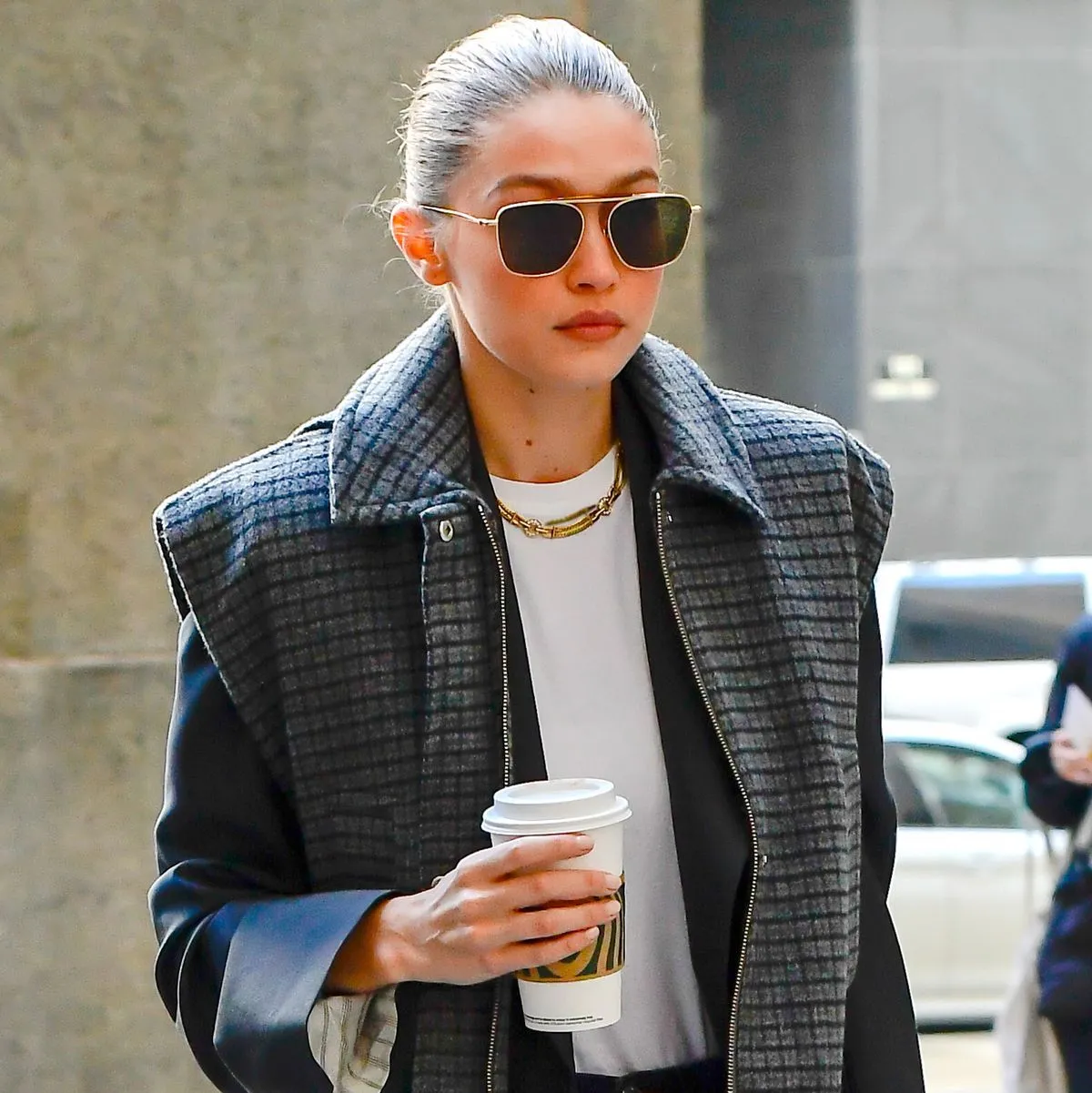 gigi-hadid-bi-bat-vi-tang-tru-can-sa-2