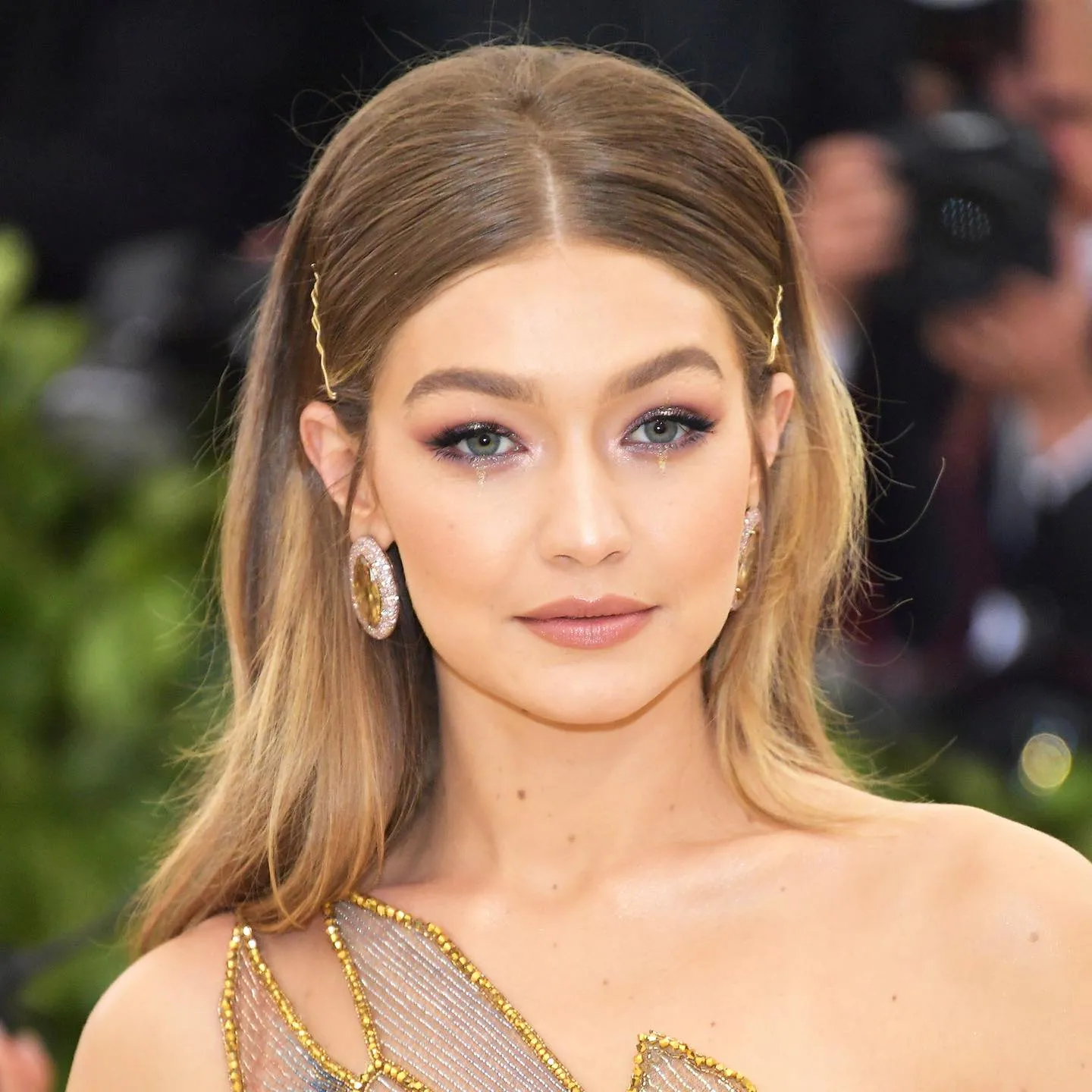 gigi-hadid-bi-bat-vi-tang-tru-can-sa-3
