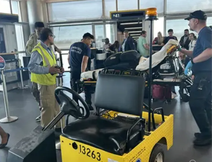 may-bay-khong-co-dieu-hoa-hanh-khach-ngat-xiu-1