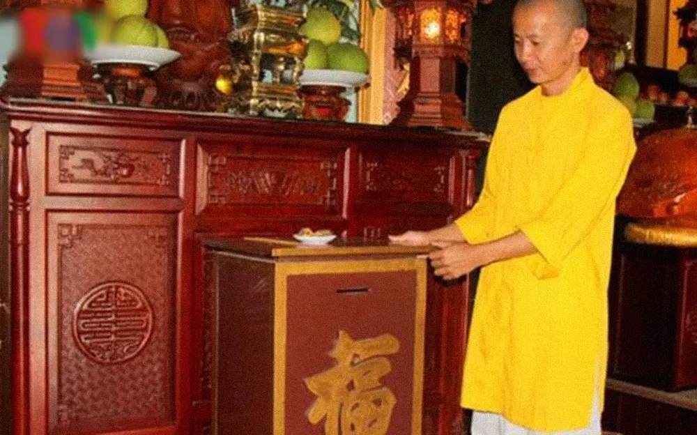 thanh-nien-trom-thung-tien-cong-duc-cua-chua-3