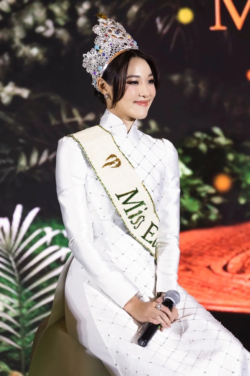 hoa-hau-han-quoc-mac-ao-dai-catwalk