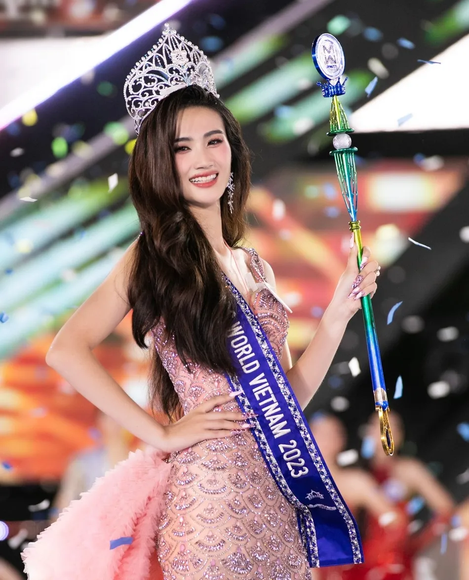dien-mao-ban-trai-hoa-hau-miss-world-1