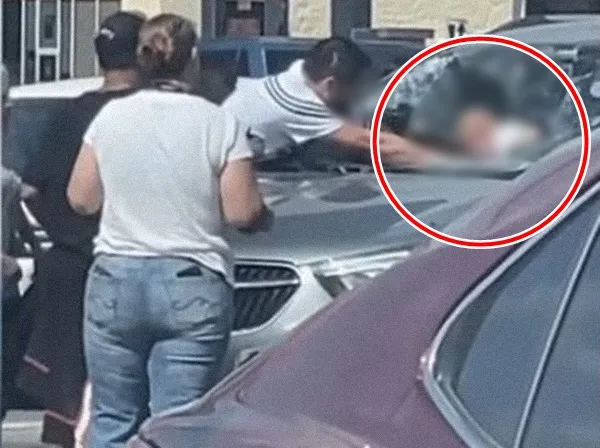 bo-quen-con-nho-trong-o-to-troi-nang