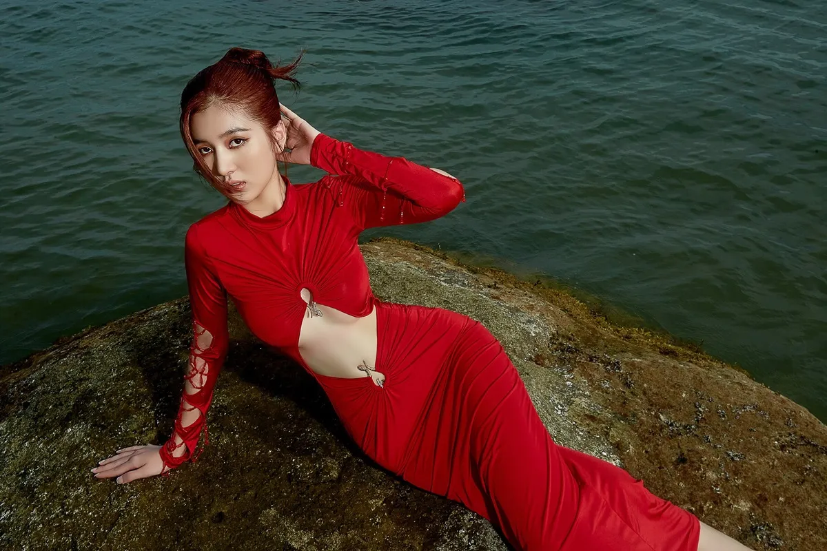 vo-ho-quang-hieu-khoe-dang-voi-bikini (1)