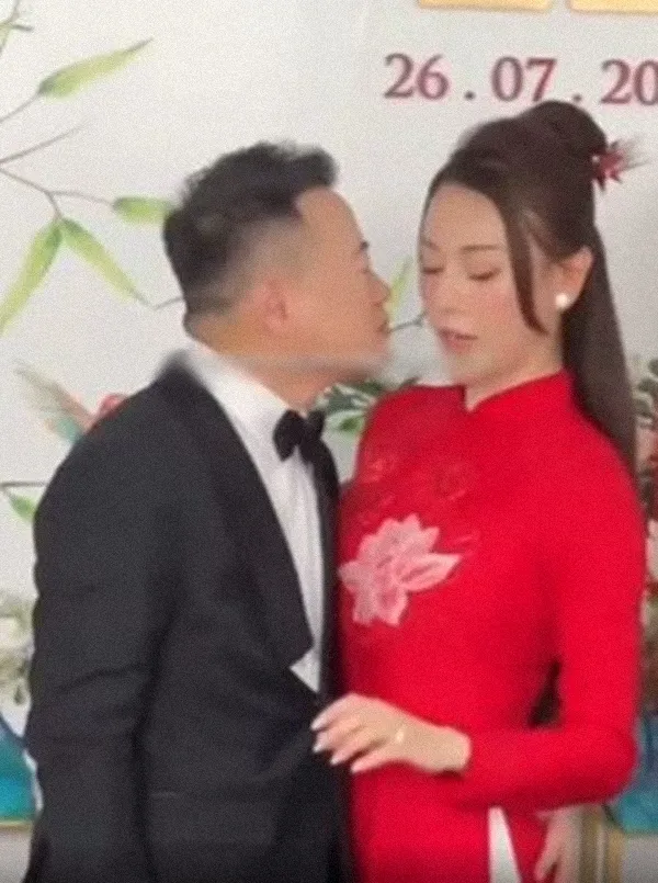 phuong-oanh-ne-nu-hon-cua-shark-binh-trong-dam-hoi-1