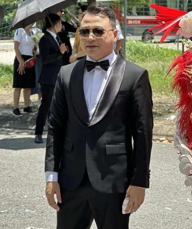 phuong-oanh-ne-nu-hon-cua-shark-binh-trong-dam-hoi-3