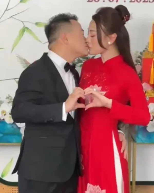 phuong-oanh-ne-nu-hon-cua-shark-binh-trong-dam-hoi-4