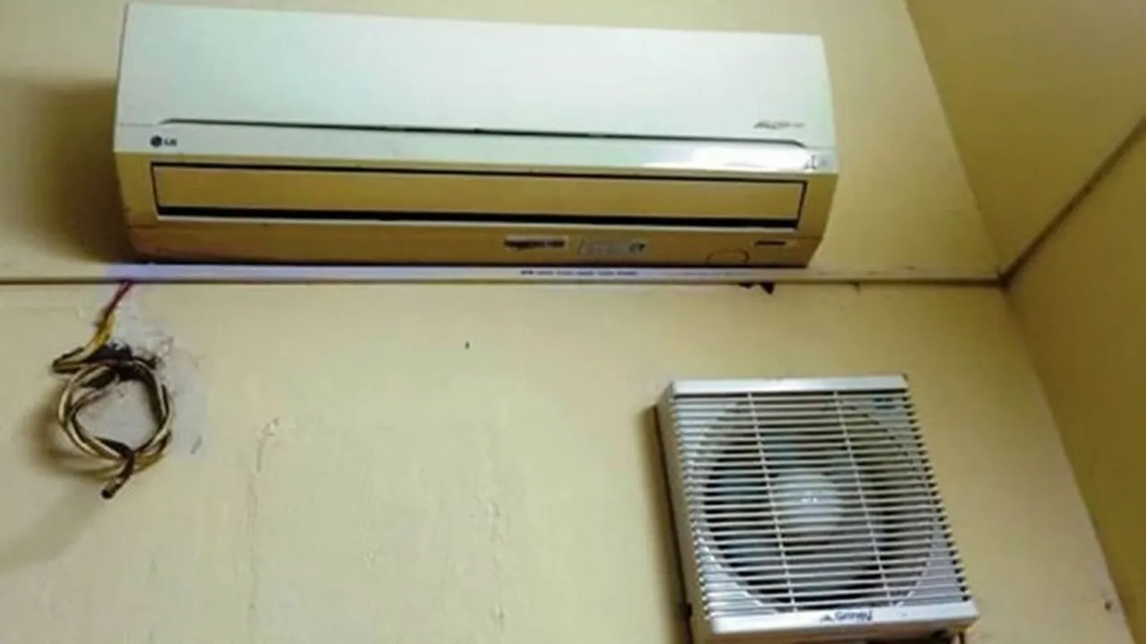 Bat-dieu-hoa-co-nen-bat-quat-thong-gio-cung-luc-khong