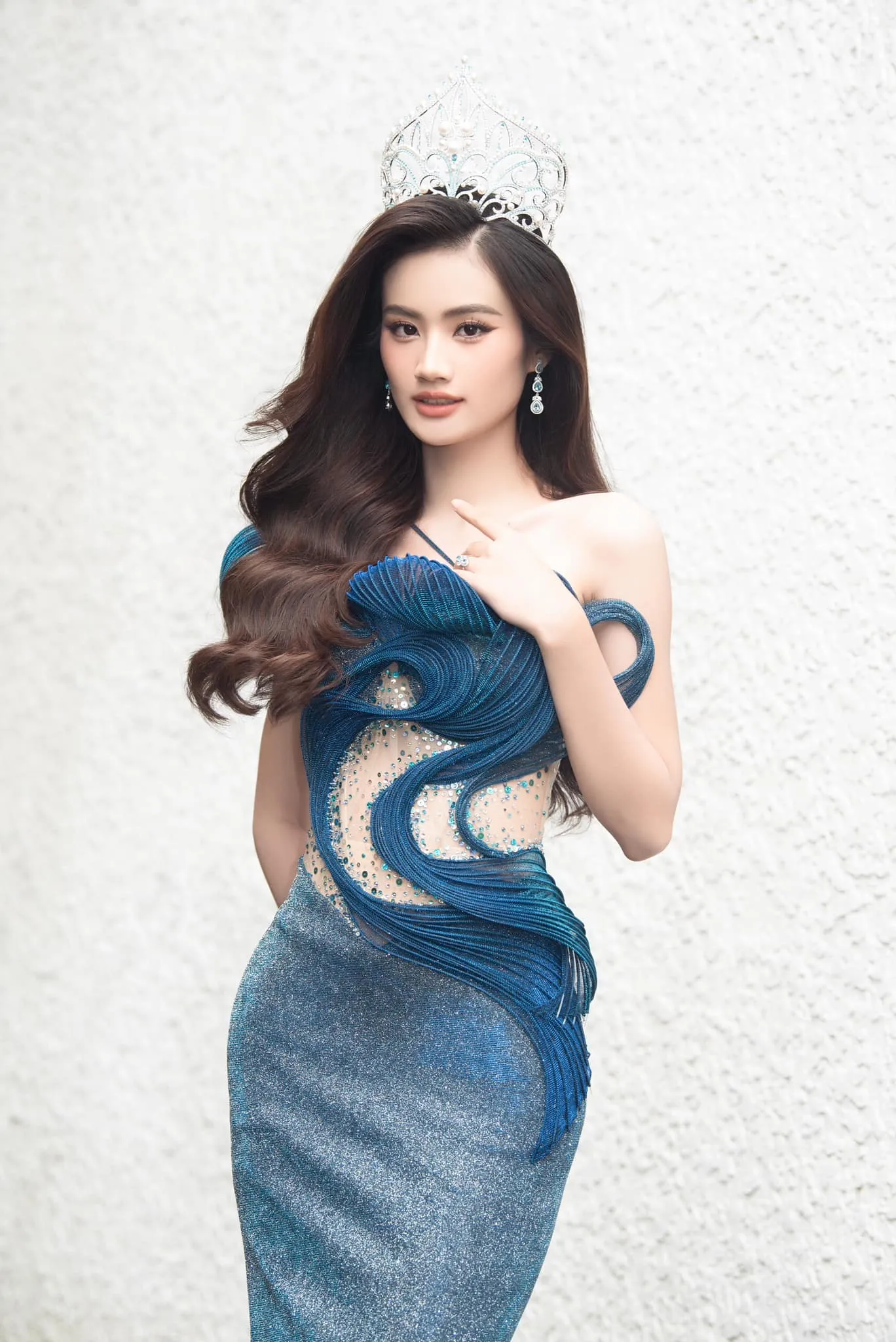 cong-ty-len-tieng-ve-hinh-anh-top-3-hoa-hau-tham-benh-3