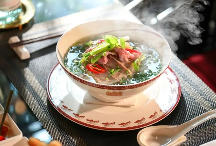 he-lo-noi-black-pink-thuong-thuc-banh-mi-va-pho-viet-nam