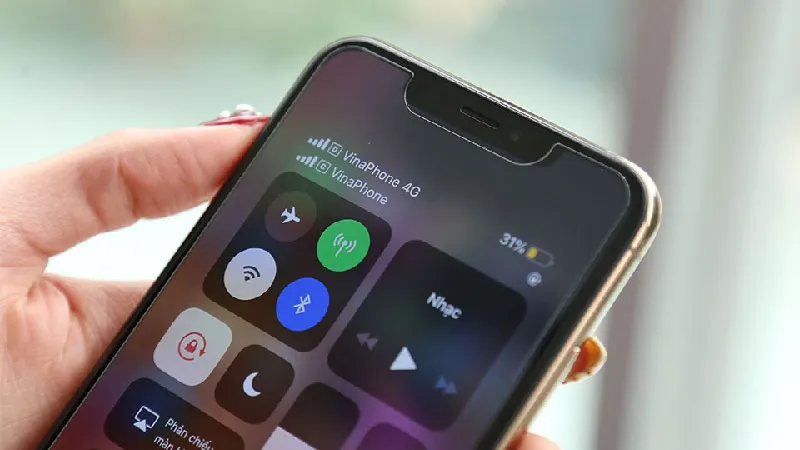 5-dau-hieu-nhan-biet-dien-thoai-co-bi-theo-doi-hay-khong