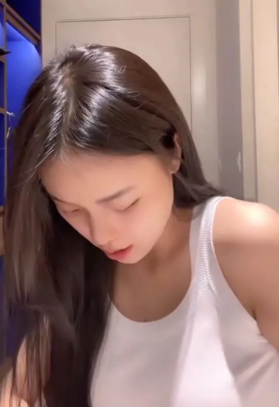 a-hau-dao-thi-hien-xin-loi-sau-loat-on-ao-1