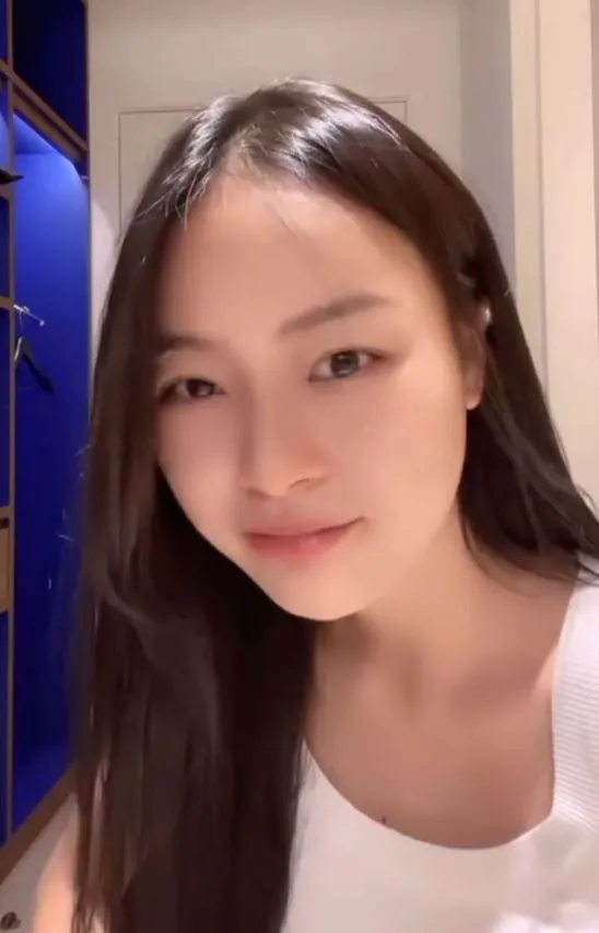 a-hau-dao-thi-hien-xin-loi-sau-loat-on-ao-2