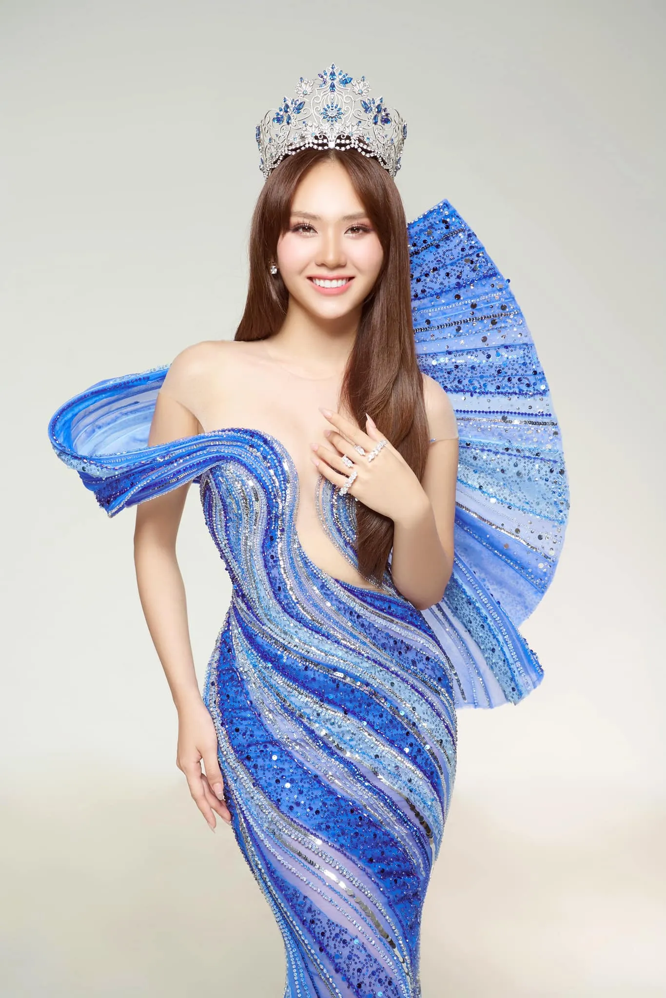 mai-phuong-lac-quan-ve-on-ao-cua-dan-em-miss-world-2