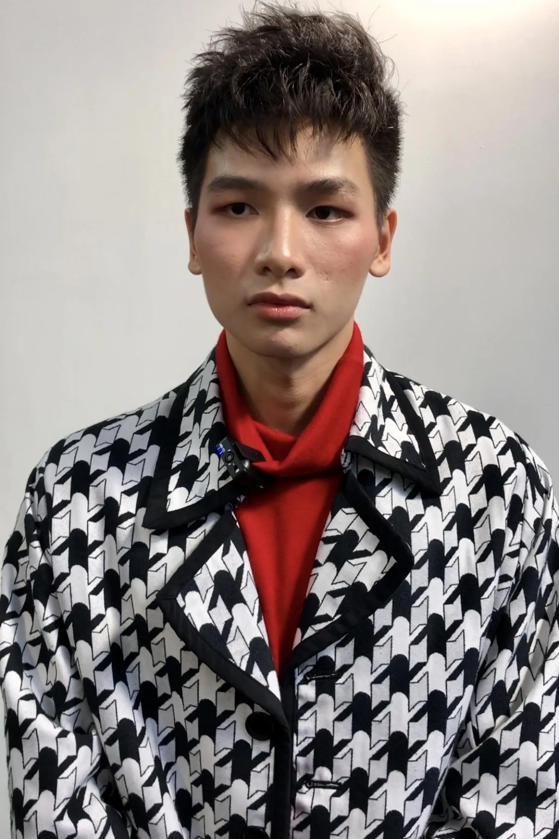 y-nhi-nam-tay-kinh-ngu-kim-son-catwalk