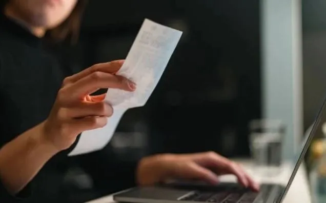 mua-hang-vut-hoa-don-sai-lam