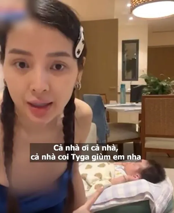 phuong-trinh-jolie-nho-khan-gia-trong-con-trong-livestream