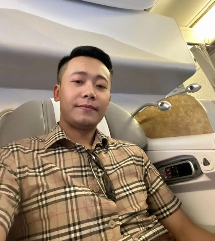 quang-linh-vlogs-bay-hang-thuong-gia-100-trieu-ve-viet-nam