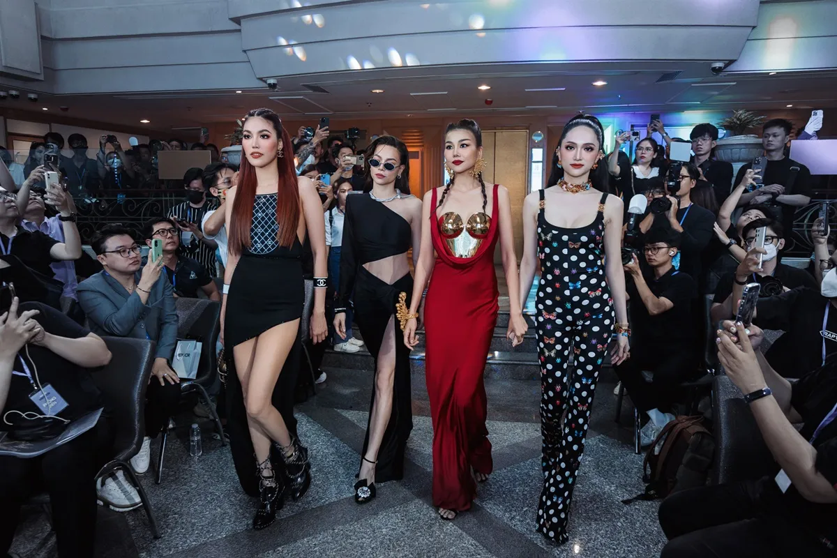 huong-giang-nguoi-mau-co-vi-tri-ngang-ca-si (3)