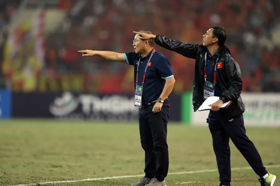 hlv-park-hang-seo-dau-xot-tro-ly-cu-ra-di-2