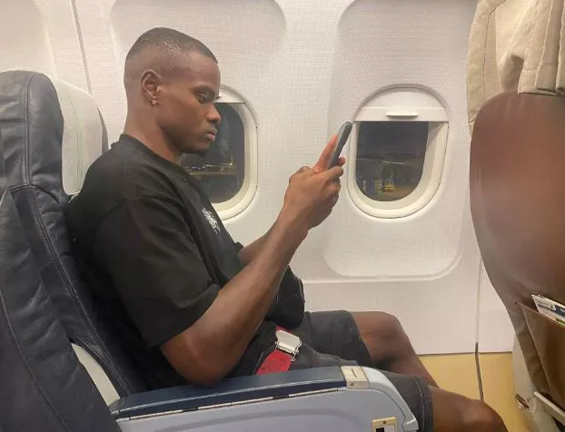 ngoai-binh-huy-ve-ve-que-de-dua-tien-cau-thu-hagl-1