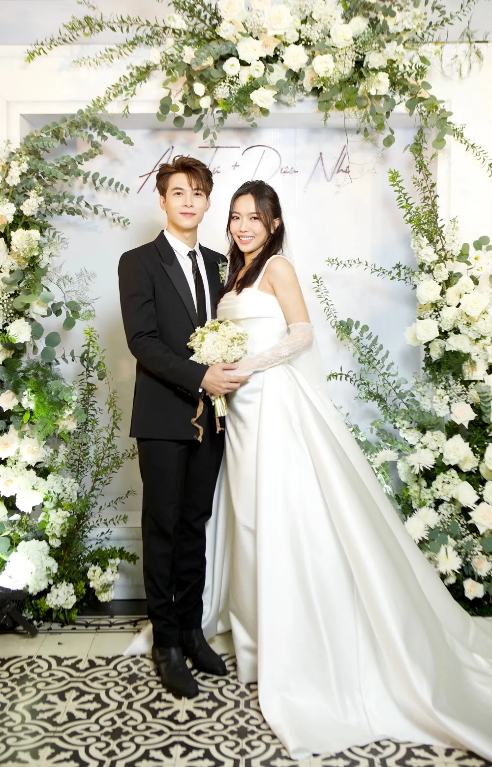 anh-tu-met-moi-giua-tin-don-ran-nut-voi-dieu-nhi-1