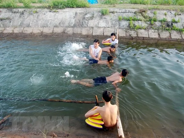 truong-phong-noi-vu-quang-binh-ra-di-vi-cuu-vo-con-bi-duoi-nuoc-2 