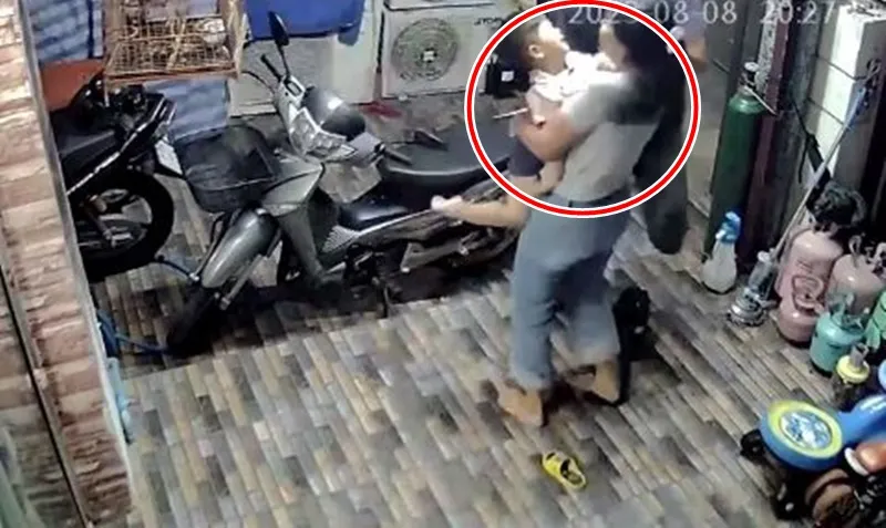 thot-tim-clip-cha-me-tim-cach-hoi-sinh-con-bi-ngung-tho-1