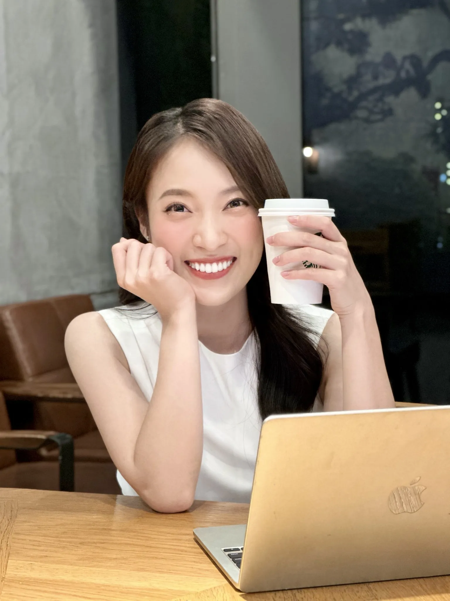 nghi-van-lo-dien-ban-trai-tay-khanh-vy-5