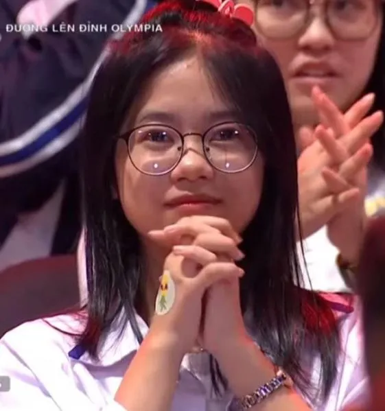 khan-gia-xinh-dep-tro-thanh-thi-sinh-cua-duong-len-dinh-olympia