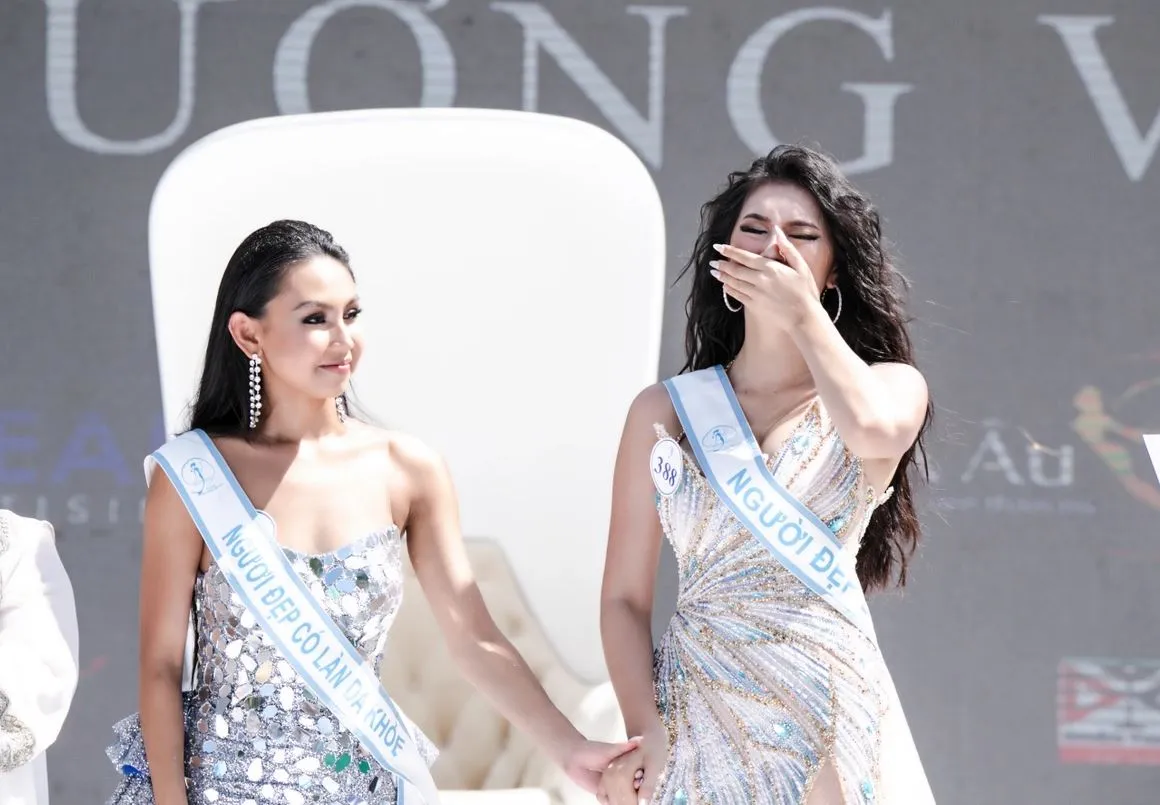 chan-dung-nhan-vien-khach-san-thanh-tan-hoa-hau