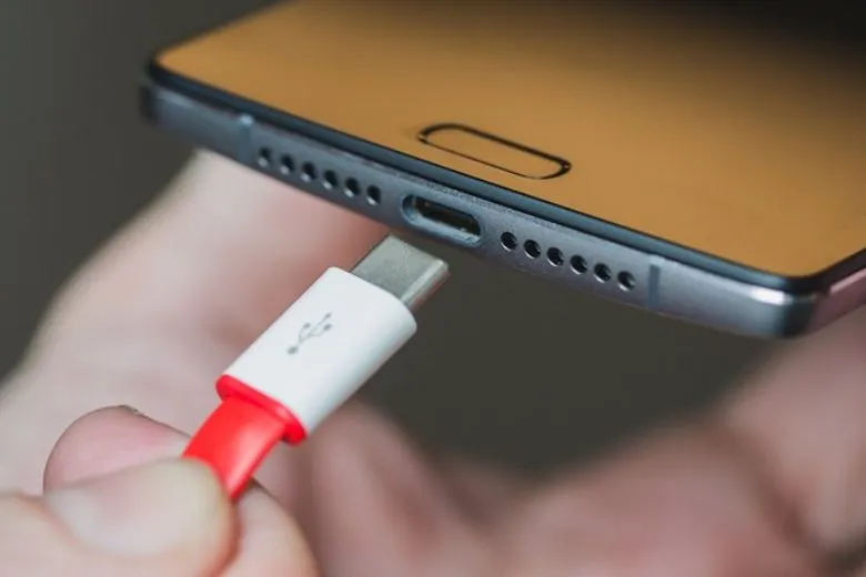 4-noi-khong-nen-cam-sac-neu-khong-muon-mat-het-tien-1