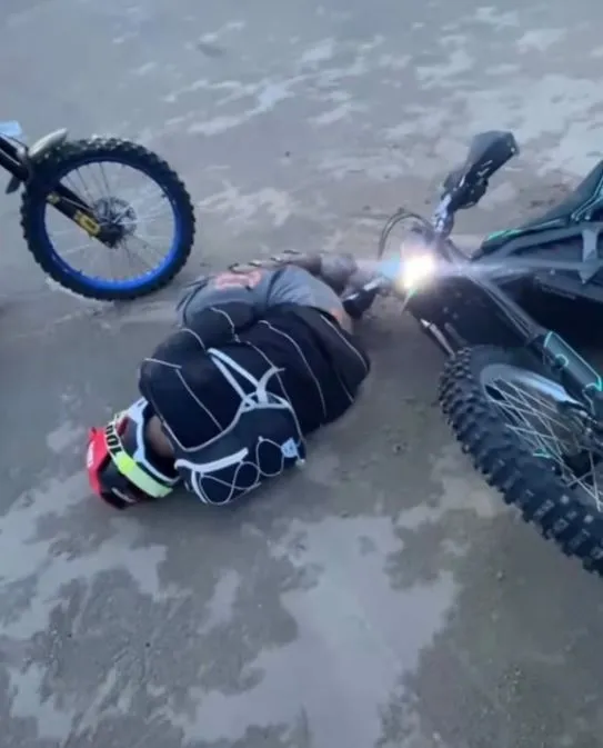 chong-ngo-thanh-van-gap-tai-nan-xe-1