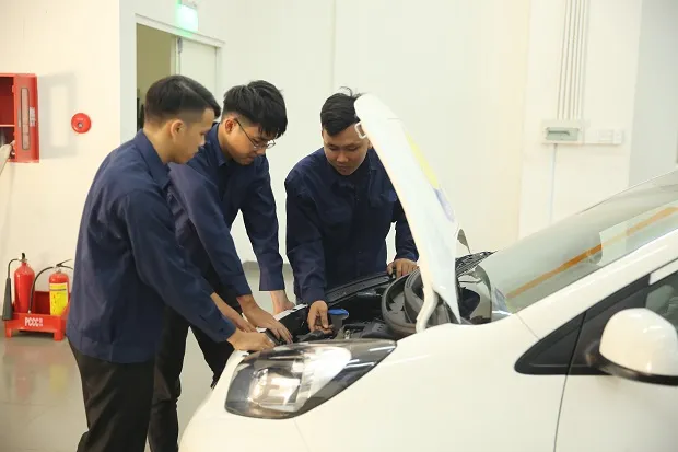 nganh-hoc-o-viet-nam-luong-65-trieu-moi-thang-1