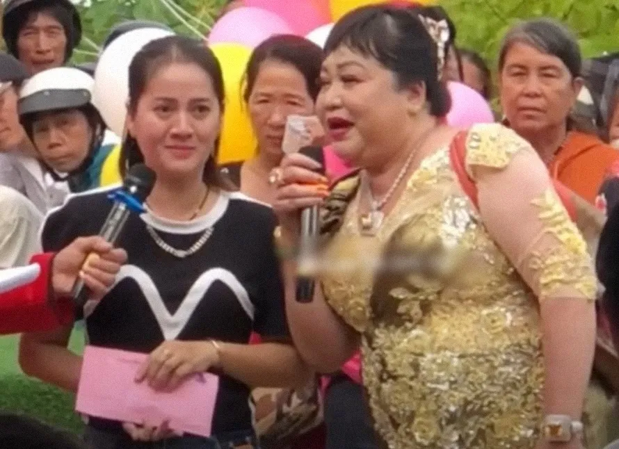 hong-loan-nhan-me-nuoi