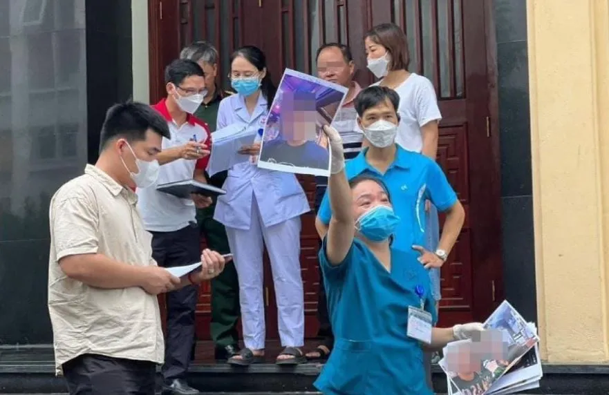 y-ta-cam-anh-nhan-dien-nguoi-than-o-benh-vien-quan-y