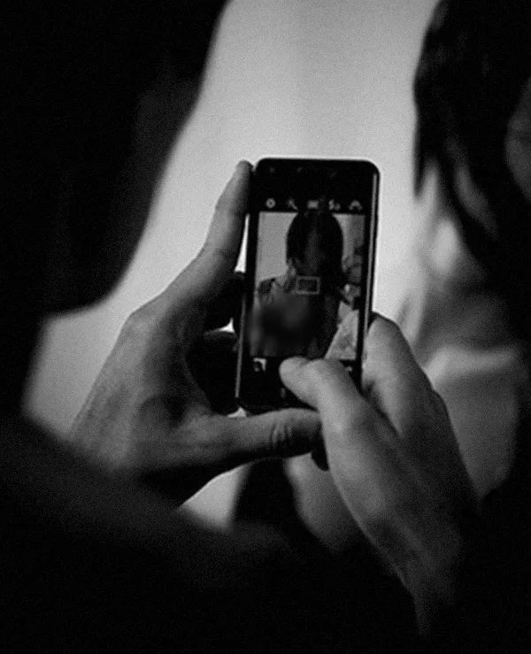 5-buc-anh-tuyet-doi-khong-duoc-luu-trong-dien-thoai-2