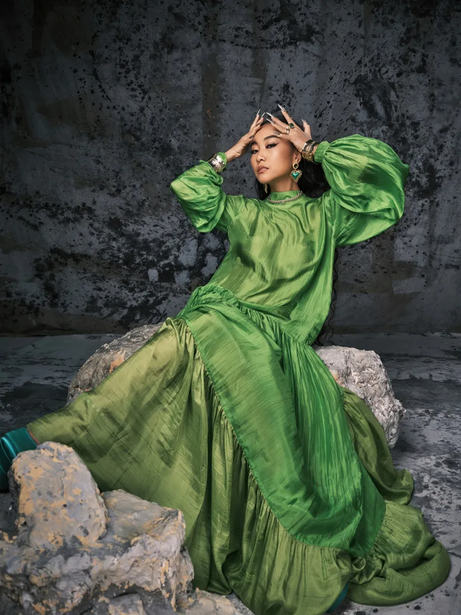 doan-trang-tham-gia-chi-dep-dap-gio-re-song (3)