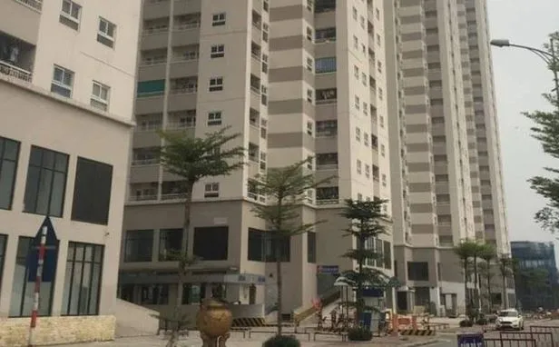 thot-tim-hang-xom-do-be-gai-4-tuoi-bang-chan-1