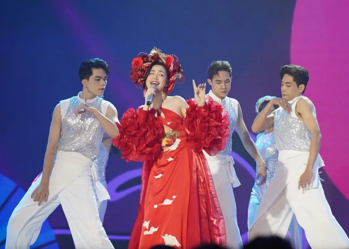 hoang-thuy-linh-nghi-bi-vietnam-idol-huy-show-phut-chot-3