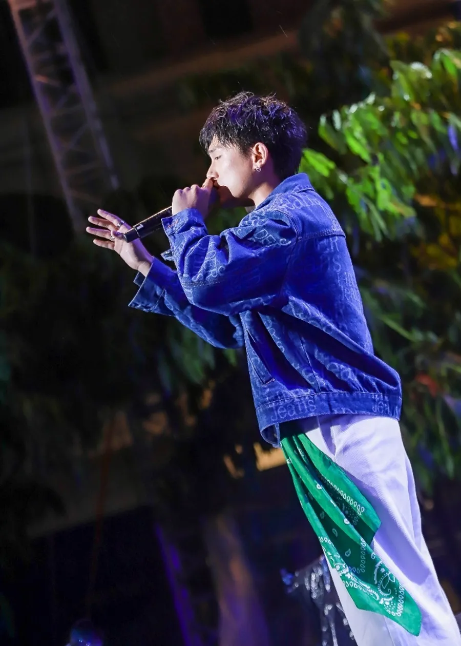 khan-gia-doi-mua-xem-grey-d-dien (3)