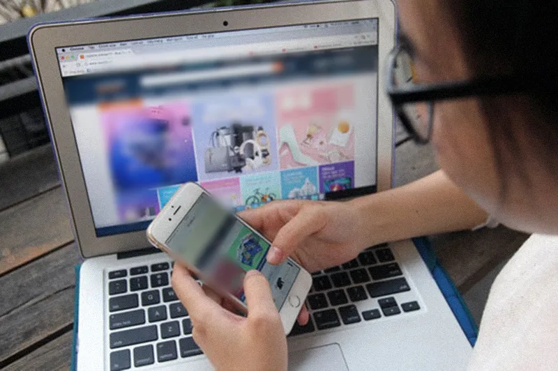 mua-banh-trung-thu-online-nguoi-phu-nu-mat-ca-can-chung-cu-2