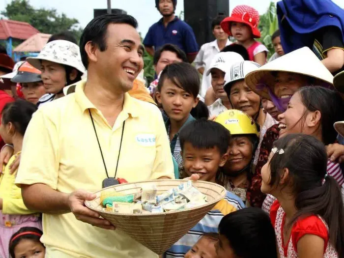 pham-thoai-moi-duyen-mc-quyen-linh-1