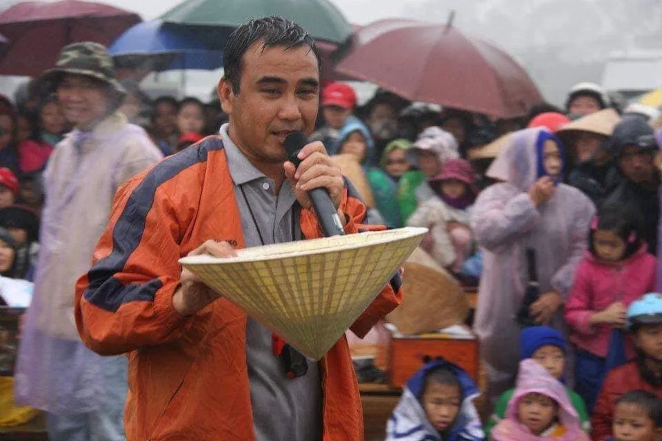 pham-thoai-moi-duyen-mc-quyen-linh-2