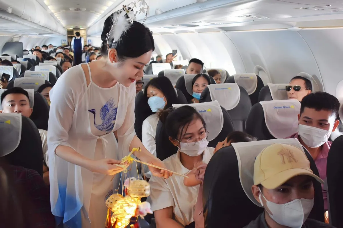 nu-tiep-vien-hang-khong-hoa-than-chi-hang-1