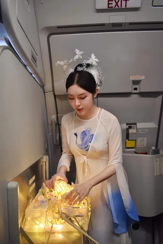 nu-tiep-vien-hang-khong-hoa-than-chi-hang