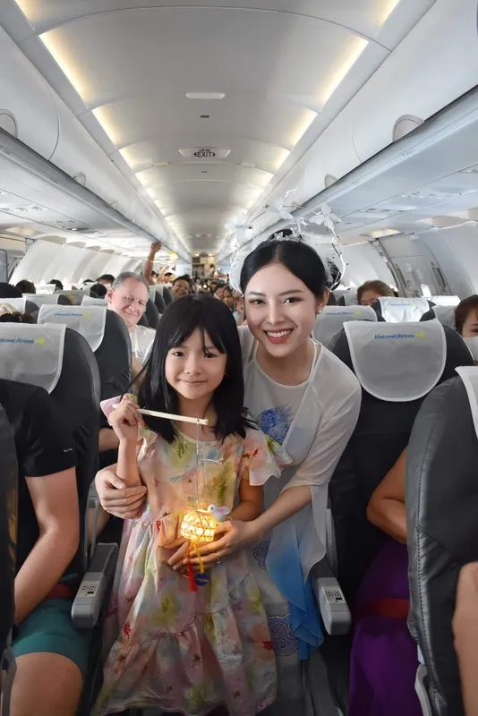 nu-tiep-vien-hang-khong-hoa-than-chi-hang-2